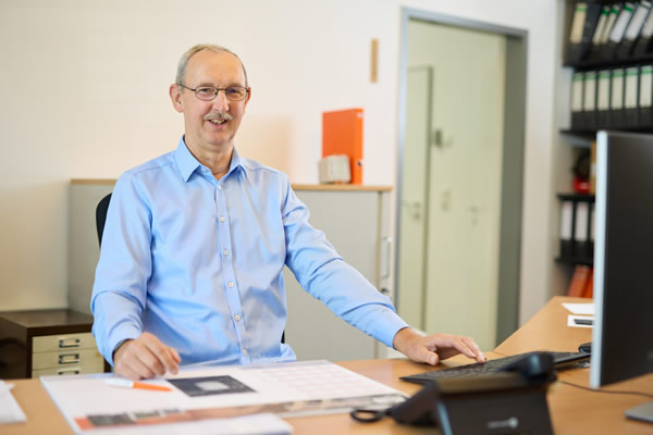 Dirk Sölmann +49 (0) 52 21 / 77 08 - 25